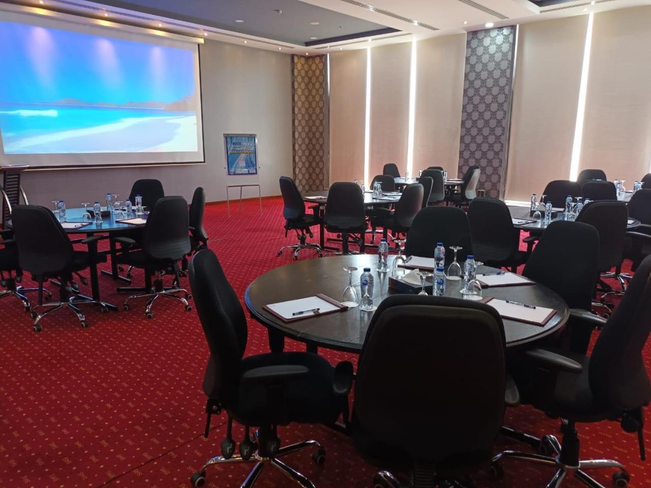 Warwick Al Jubail Hotel فندق ورويك الجبيل المظهر الخارجي الصورة