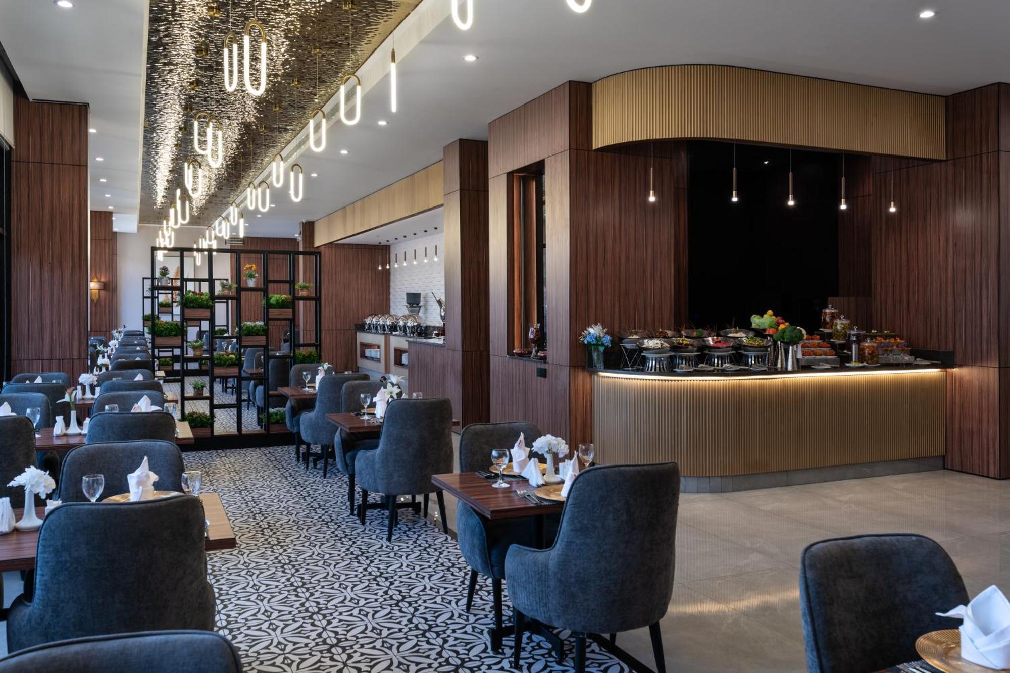 Warwick Al Jubail Hotel فندق ورويك الجبيل المظهر الخارجي الصورة