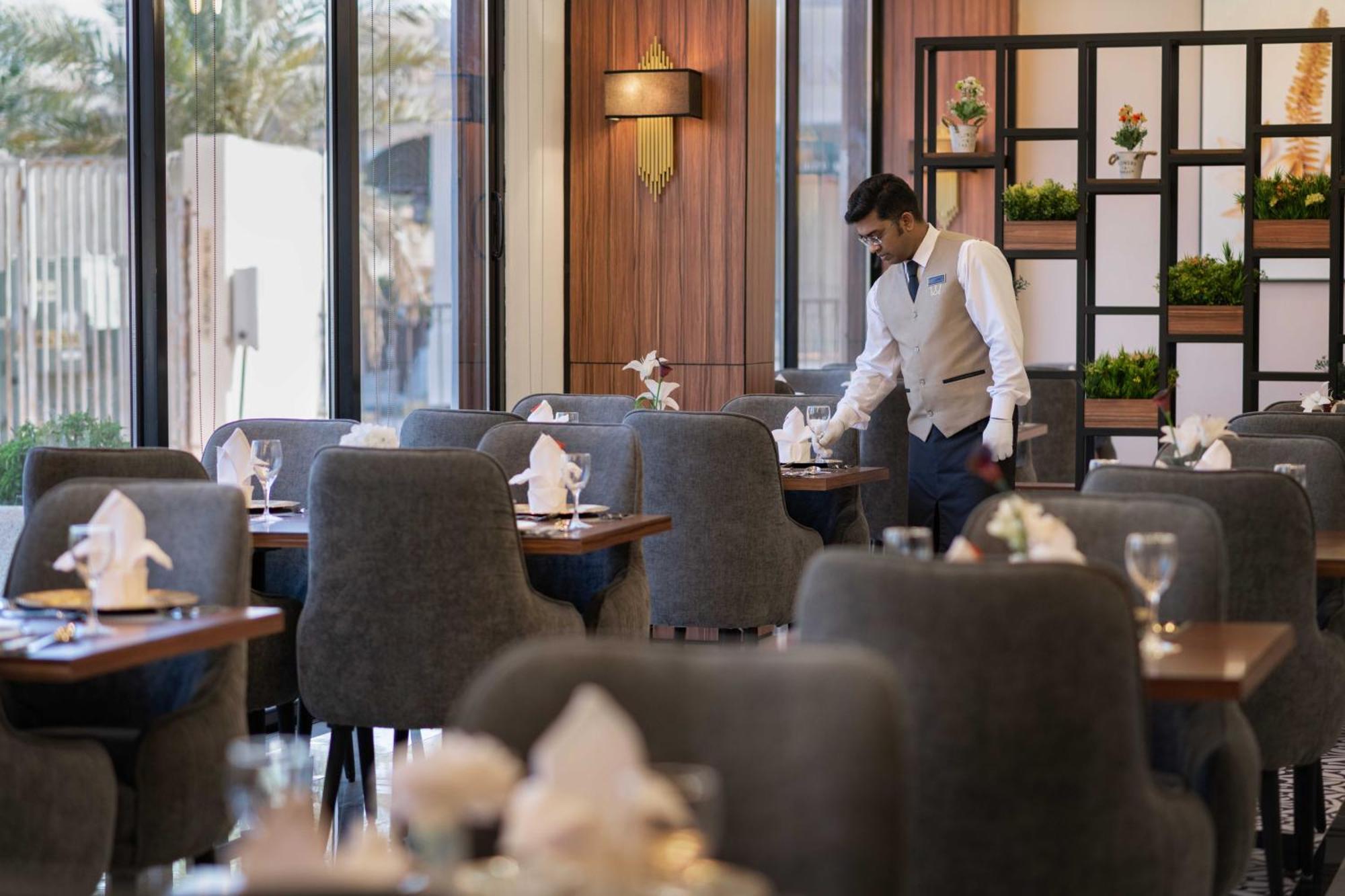 Warwick Al Jubail Hotel فندق ورويك الجبيل المظهر الخارجي الصورة