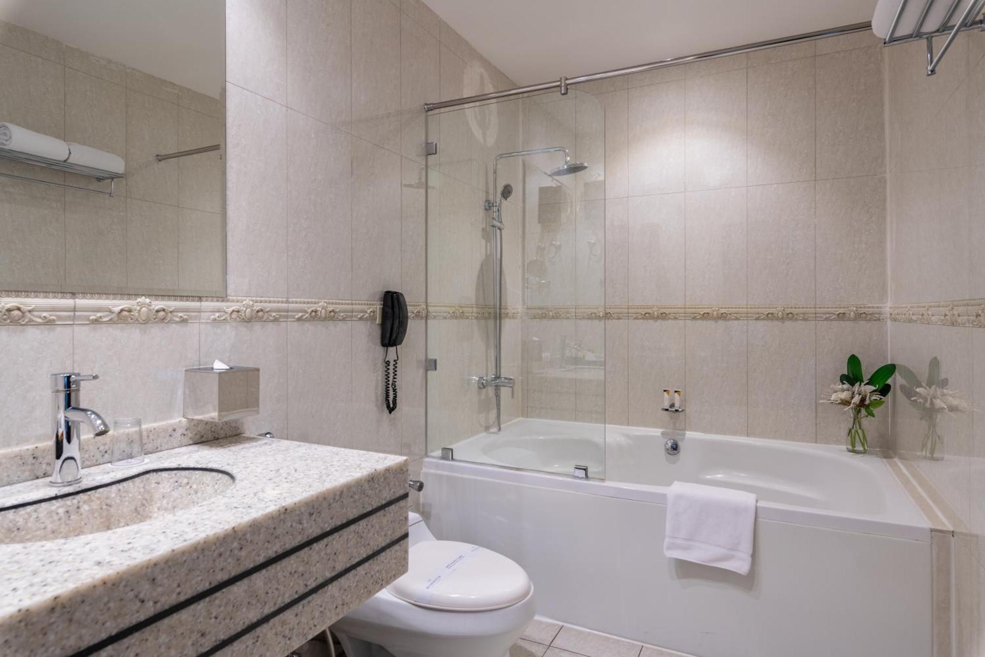 Warwick Al Jubail Hotel فندق ورويك الجبيل المظهر الخارجي الصورة