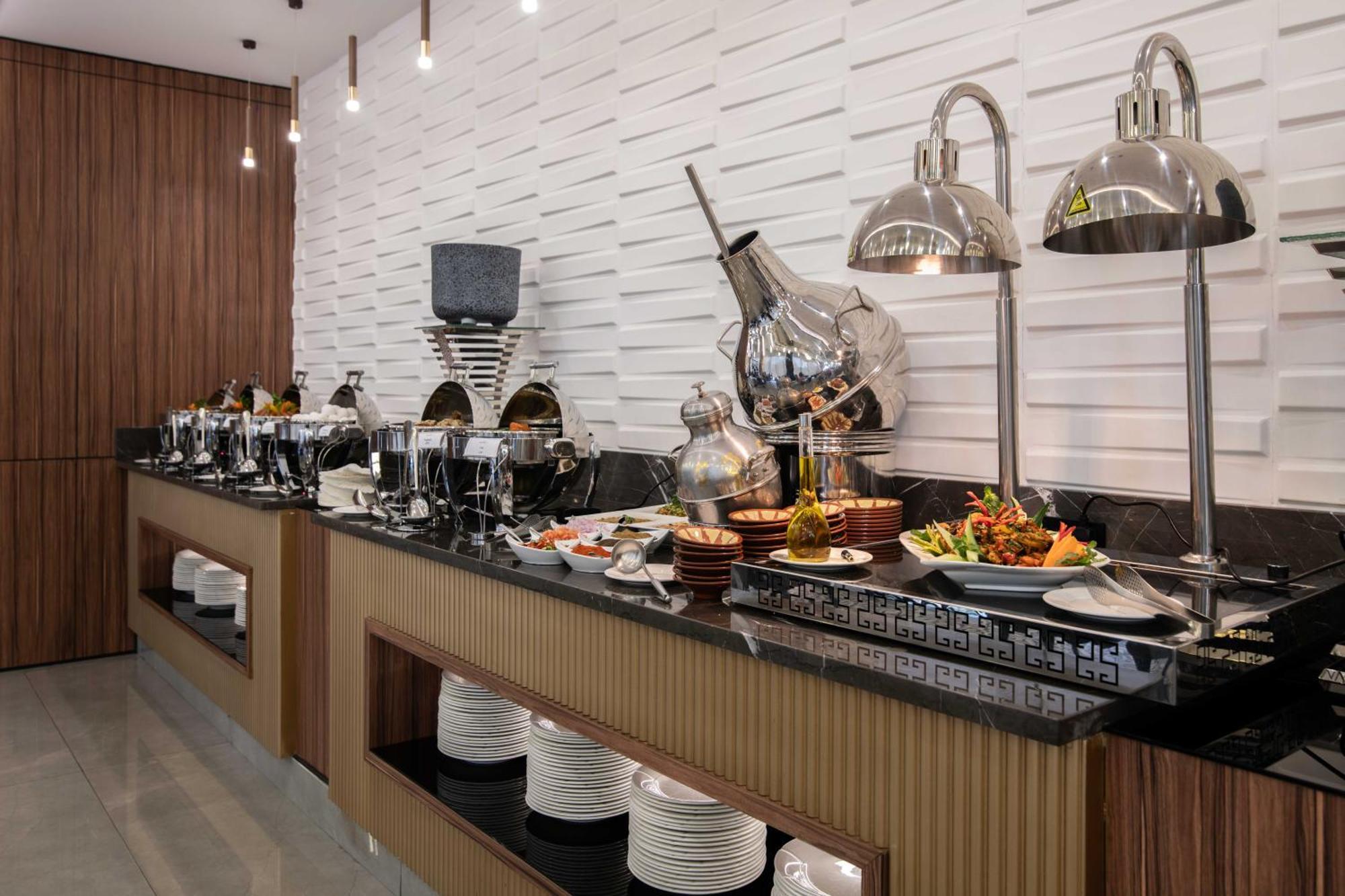 Warwick Al Jubail Hotel فندق ورويك الجبيل المظهر الخارجي الصورة