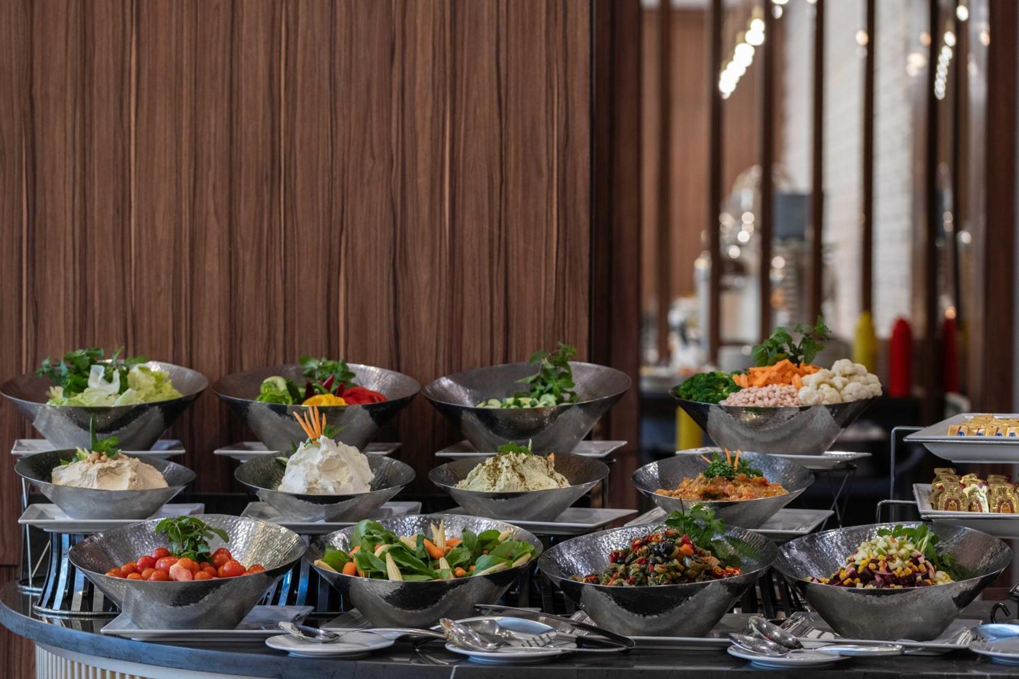 Warwick Al Jubail Hotel فندق ورويك الجبيل المظهر الخارجي الصورة